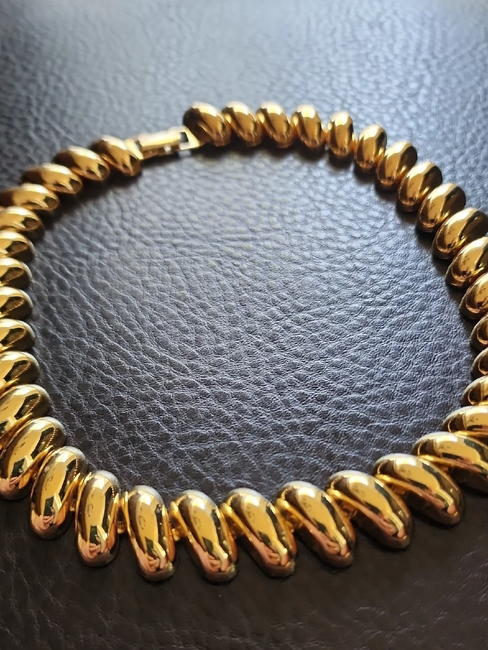 VTG Napier Gold Statement Twist Necklace - Women Jewelry - Picture 3 of 10